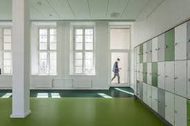 Det er vurderet at den bedste beliggenhed for skolen vil være i den fraflyttede designskole ved strandboulevarden, som kræftens bekæmpelse ejer. Skolen Pa Strandboulevarden Se De Flotte Billeder Plh Arkitekter