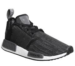 Derzeit ist es eine der beliebtesten laufschuhe auf dem markt. Adidas Nmd R1 Trainers Core Black Grey White Sneaker Herren