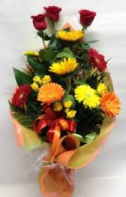 Sebbene le tecniche nella coltivazione dei fiori siano migliorate negli ultimi anni (al giorno d'oggi è possibile avere qualsiasi fiore in qualsiasi periodo dell'anno) il rovescio della medaglia è un costo elevato dei fiori e. Vendita Online Fiori Trento Consegna Fiori Trento Floracom Ordini Diretti Al Fiorista Senza Intermediari Consegna Fiori Vendita Fiori