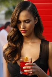 50er Frisur Wasserwellen Schwarzes Kleid Rotes Lippenstift Retro Look In 2020 Vintage Frisuren Wasserwellen Frisur Wasserwelle Frisur Lange Haare