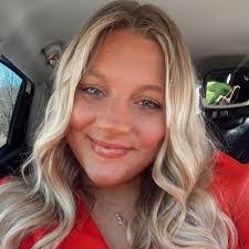 Alyssa Newberry's Instagram, Twitter & Facebook