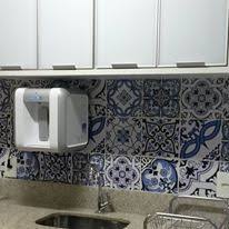 Cozinha Decorada Com Adesivo De Azulejo Portugues Da Marca Dona Cereja Modelo Almada Adesivo Azulejo Azulejos Adesivos Divulgação / gecko stickers se o seu banheiro ou a cozinha da sua casa estão com a mesma cara de sempre, existem opções para repaginar os ambientes sem gastar muito. cozinha decorada com adesivo de azulejo