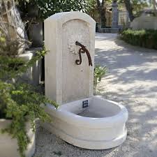 fontaine rustique de confection artisanale du tailleur de pierre bidal fontaine de jardin petites fontaines fontaine pierre