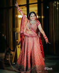 Pin By Daljit Kaur On Abridal Photography Indian Bridal Lehenga Bride Clothes Indian Bride