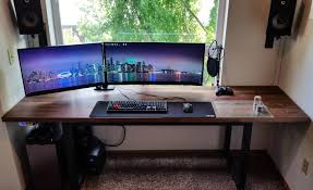That S What S Up Simple And Beautiful Gaming Room Setup Desk Setup Home Office Setup