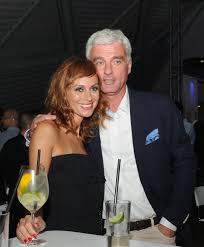 Egy ideig a budapesti honvéd junior válogatottjának párbajtőrvívója volt. Vege Szakithatott Gubik Agi Es Szello Istvan Habostorta Hu