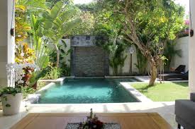 After sunset, famous nightspots come to life offering exciting clubbing and Villa Dream Maviba