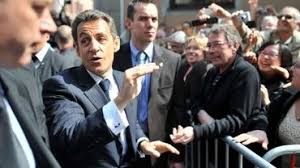 Ainsi, dans jean sarkozy, le fils doré, on apprend que le jeune homme connaît yvan colonna et mieux encore, qu'ils jouaient ensemble au foot sur la plage de sagone en corse alors que colonna était. Fais Pas Le Malin Dit Nicolas Sarkozy A Un Jeune