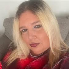 Lost dog found near Steenland elementary in Roseville Michigan