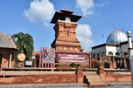 Konservasi lingkungan dan bangunan kuno bersejarah di surakarta. Akulturasi Budaya Masjid Menara Kudus Sebagai Warisan Cagar Budaya Islam Balai Pelestarian Cagar Budaya Jawa Tengah