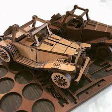 mdfの車 レーザー加工 これは凄いですね ナイスクオリティ コムネットのユーザー様が 作ったものを maker s受付にも展示しています 木目調のmdf板を 見事に設計されています 曲がる加工と接着なしの組み立て 見事です こちらに使われ