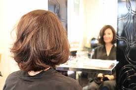 Colorez naturellement et durablement les cheveux blancs grâce aux colorations végétales maison qui permettent d'obtenir des teintes subtiles et profondes comme le châtain miellé, le blond aux reflets cuivrés, le roux lumineux ou le brun naturel. Beaute Bio J Ai Teste La Coloration Vegetale Les Gommettes De Melo
