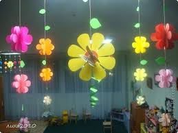 оформление группы в детском саду своими руками к 8 марта Kartinki Po Zaprosu Samodelnye Shtory V Detsadu Paper Flowers Spring Crafts School Decorations