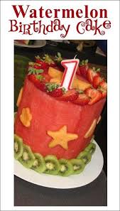 Love This Birthday Cake Made Completely Out Of Fruit Sweet Recettes Aux Fruits Nourriture Delicieuse Comment Faire Un Gateau