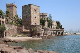 Mandelieu La Napoule Known For Its Castle And Golf Course With 50 000 Visits Per Year Castle Golf Courses Forest Road