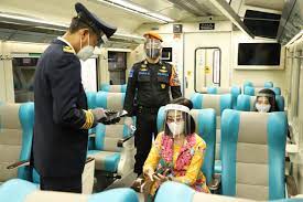Cara melakukan hubungan intim menurut agama islam yang pertama kali harus dilakukan adalah dengan membersihkan tubuh, tak sebatas hanya jasmani saja namun juga rohani. Terapkan Protokol Kesehatan Naik Kereta Api Aman Selama Pandemi Covid 19