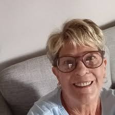 Who can do yard work and home repairs in Julia Park?