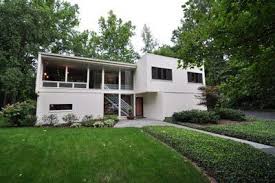 I Love Sharp Geometric Shapes And Sharp Angles Mid Century Modern House Modern Homes For Sale Mid Century House