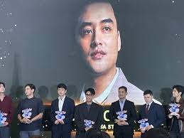 Local chief executives, Mayor Leni Robredo of Naga City and Mayor Vico  Sotto of Pasig City, were among the personalities recognized as Makabata  Stars in the 2025 AnakTV Seal Awards.