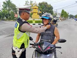 Tanjung balai da bugun, ertaga va hafta uchun havo. Sebelum Operasi Zebra Sat Lantas Polres Tanjung Balai Pasang Baliho Dan Brosur Metro Online