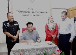 Awang haji marzuke dilantik menjadi timbalan setiausaha tetap, kementerian pembangunan pada 10 mac 2014. Kesatuan Perkhidmatan Imigresen Semenanjung Malaysia Kpism Lawatan Rasmi Timbalan Menteri Dalam Negeri Yb Datuk Mohd Azis Bin Jamman