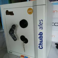 Brankas model favorit hotel ini menggunakan pin personal sebanyak maksimal 6 angka kombinasi. Jual Jual Brankas Chubb Cobra Executive B Size 2 Lemari Besi Chubb Kota Surabaya Murah Jaya Store Tokopedia
