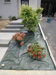 Bache Permeable En Place Pour Eviter La Pousse Des Mauvaises Herbes Bache Jardin Mauvaises Herbes Herbe