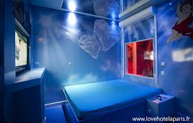 Pensioners, lawyers, married couples and teenagers are all customers at the angel love hotel in osaka japan. Das Love Hotel Zimmer Fur Gewisse Stunden Paris Mal Anders