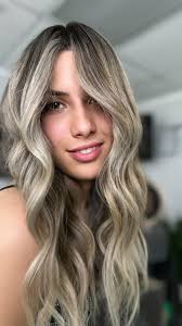 ¿Sabías que hacer un Balayage muy rubio sobre una keratina puede dañar tu  cabello? 🤯, La keratina sella las fibras del cabello, lo que dificulta que  los productos de decoloración penetren ...
