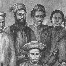 Rahsia yang terpendam beribu tahun tentang satu bangsa pengembara yang mencari 'tanah yang dijanjikan' semakin lama semakin terbongkar dengan penemuan pelbagai artifak yang penuh misteri dan mengundang pertanyaan. Benarkah Orang Yahudi Sedang Memerhatikan Bangsa Melayu Kerana Dianggap Sebagai The Lost Tribe