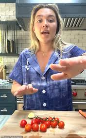 The man of dawson street. Die 24 Jahrige Florence Pugh Kritisiert Online Trolle Und Kritisiert Ihre Beziehung Zu Der 45 Jahrigen Zach Braff Nach Welt
