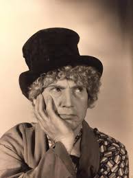 Harpo Marx's Nonverbal Communication Style