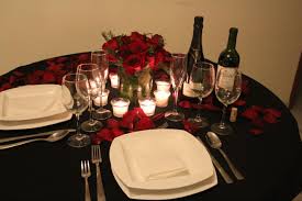 Como Poner La Mesa Para Una Cena Romantica Este 14 De Febrero Diy Cenas Romanticas Decoracion Cena Romantica Mesas De Cena Romanticas