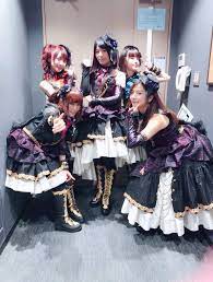 It evolves from budew when leveled up with high friendship during the day and evolves into roserade when exposed to a shiny stone. Roselia Jpop Amino