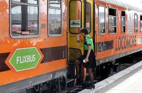 Reise schnell und günstig mit dem zug in deine stadt wlan & steckdosen im zug papierlos einchecken: Flixtrain Flixbus Erobert Jetzt Auch Die Schiene Wirtschaft Stuttgarter Zeitung