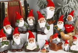 Fina och roliga, små och stora tomtar att dekorera med till jul som skapar härlig julstämning i ditt hem och är fina som julpynt. Tid Och Doft Snart Ar Julen Har Massor Av Fina Tomtar Facebook