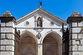 Které restaurace se nachází poblíž místa santuario di san michele arcangelo? Monte Sant Angelo Fg Paesaggio Italiano