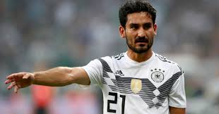 Akun twitter ak partij yang merupakan partai penguasa di turki, mengunggah foto erdogan bersama dengan oezil dan guendogan. Germany Coach Defends Gundogan After Boos Football365