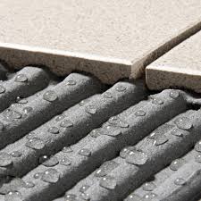 Sind balkon oder terrasse professionell erbaut, sind darunter bereits eine dampfsperre und eine. Wasserdichtes Klebesystem Fur Balkon Und Terrassenfliesen Energie Fachberater