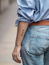 Tatouage Bras Femme Ecriture Tatouage Catrina Bras Femme Cela signifie que le tatouage bras est presque toujours visible en été, et beaucoup moins en hiver. tatouage bras femme ecriture tatouage