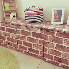 100均のインテリアシートでカラーボックスを簡単リメイク roomclip 扉をつけて 全面レンガ柄の収納棚に y s s r y s s r カラーボックス 収納 アイデア カラーボックス インテリアシート