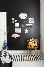 zwart wit vloerkleed en muur met schoolbordverf shopinstijl nl thuisdecoratie kind slaapkamers decoraties