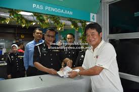 Savesave kawalan pekerja asing di malaysia for later. I Kad Kepada Pekerja Asing Bermula Di Kuching Borneo Post Online