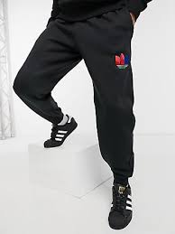 An adidas hoodie or comfortable adidas sweatpants make perfect companions to your gazelle shoes. Men S Black Adidas Sweatpants 25 Items In Stock Stylight