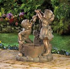 Einfache Garten Metall Brunnen Und Skulpturen Mehr Auf Unserer Website Moderne Hauser Aussenbrunnen Gartenstatue Wasserspiel Garten