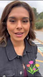 Remember the 👗dress? Now it's the 👟shoe! Let's have some fun and tell me  what color you see. Took this off of Jamie Atlas's page.