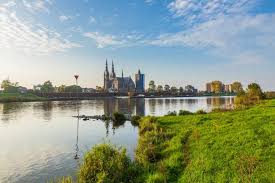 Ebenfalls ist von hier oben die kirche saint aubain zu sehen, welche gleichzeitig die kathedrale des bistums namur darstellt. Auf Rhein Und Maas Durch Deutschland Holland Und Belgien Kreuzfahrtendirekt Com