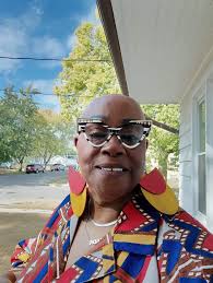 Our Queen Girlfriend combined 2 Earrings from blendwitherrolyn.com. You go  girl!!!! Break Bread and Full Circle ♥️ @evette Johnson