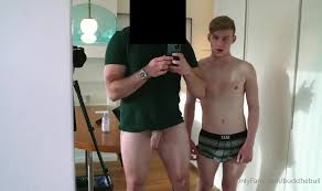 Slave: Twink servicing dom daddy - ThisVid.com