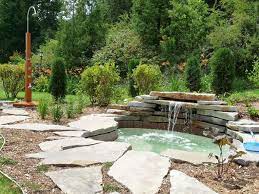 une jolie cascade dans son bassin bassin cascade mmmj jardin d eau caracteristiques d eau de jardin petits jardins d eau